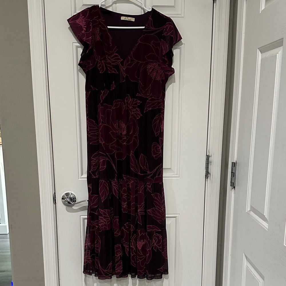 Chic Burgundy Floral Midi Dress